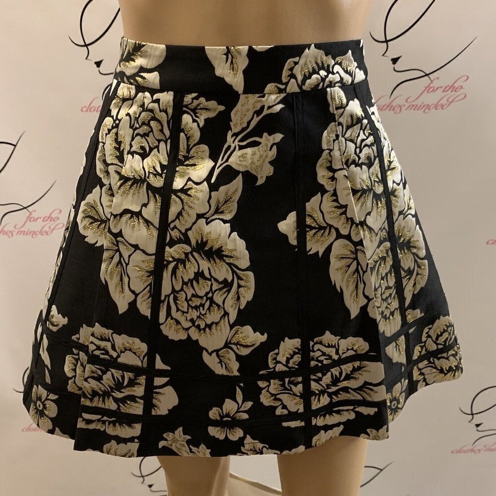GB Girls Skirt. Size Small 26" Waist. Metallic Tapestry Look. Metallic. B71